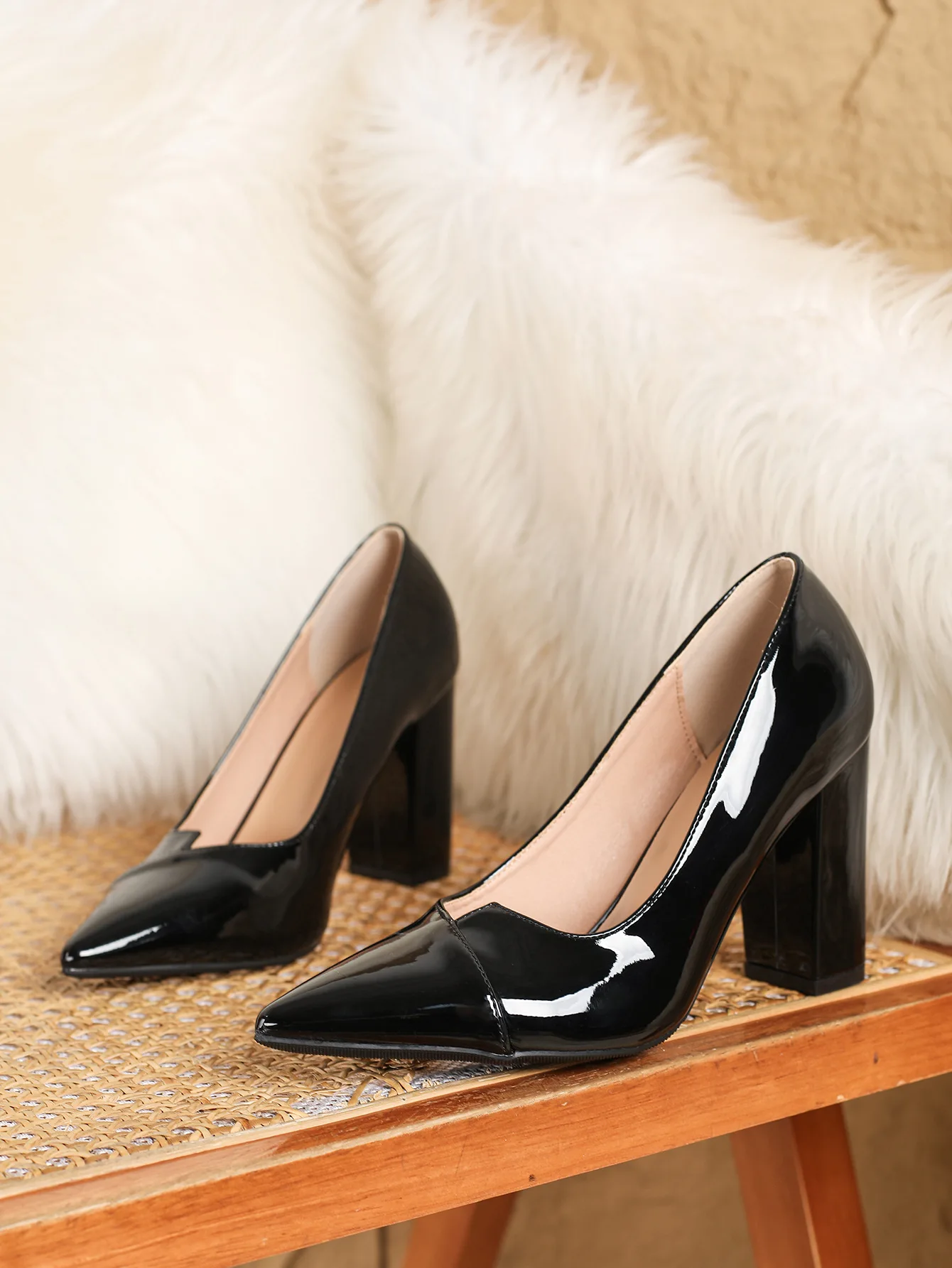 Sapatos Femininos - Couro Patente Envernizado.