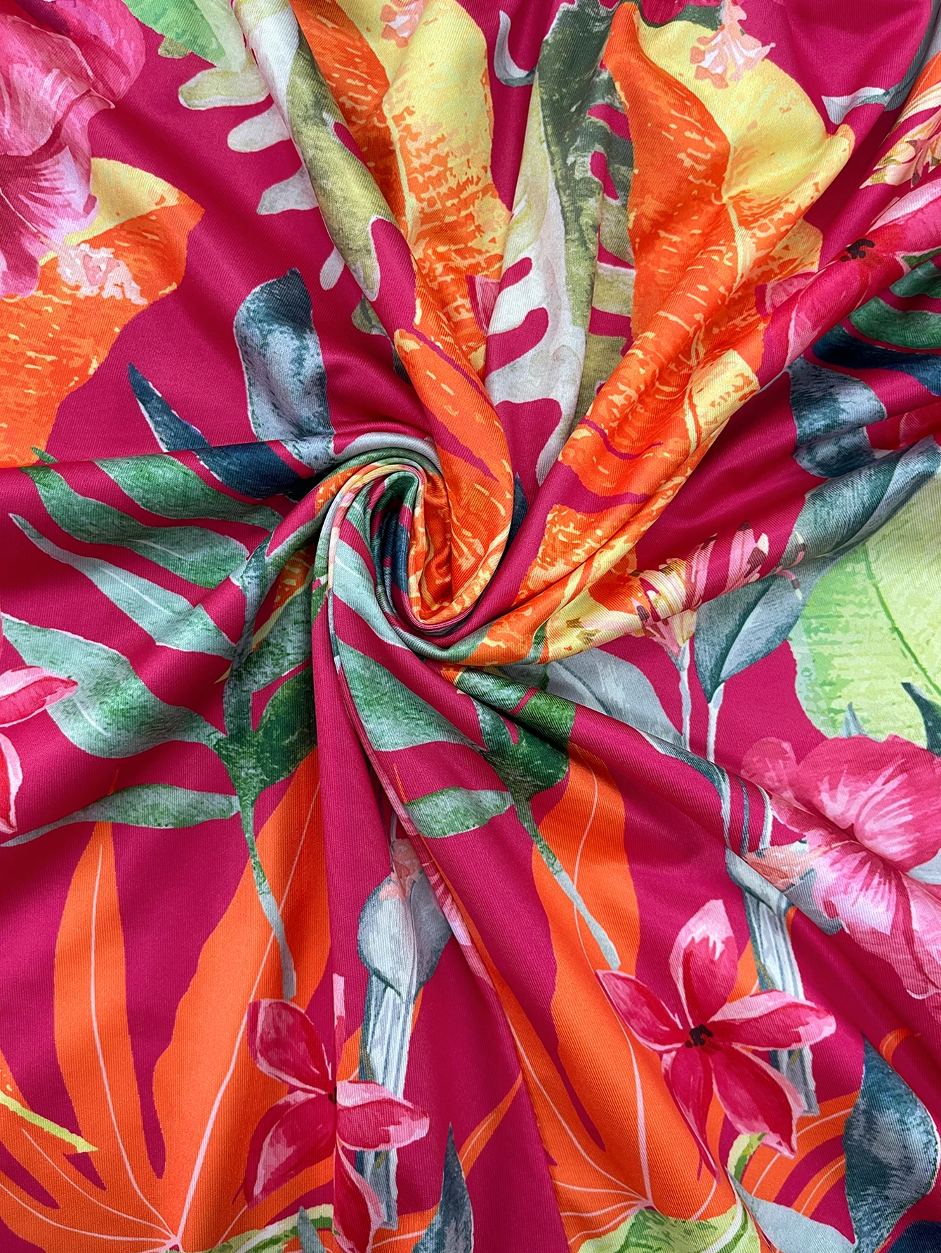Macacão Plus Size com Estampa Floral Tropical - Macacão Casual de Verão. - Imagem 3